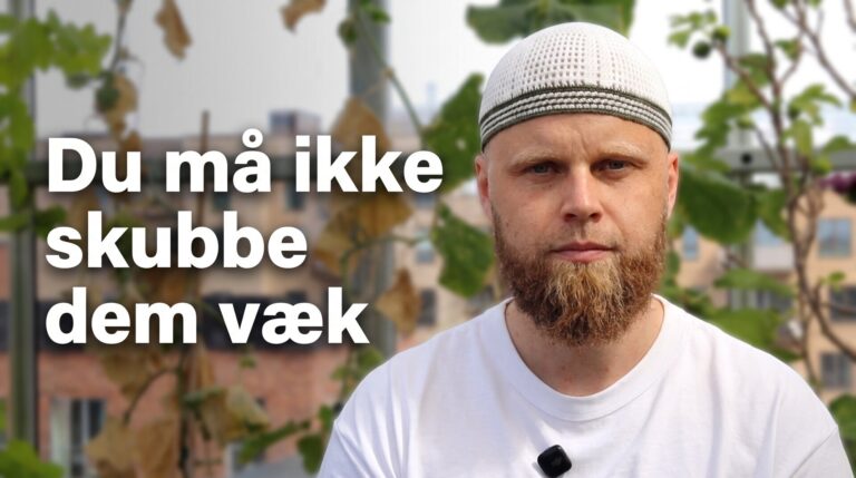 Joe med teksten "Du må ikke skubbe dem væk".
